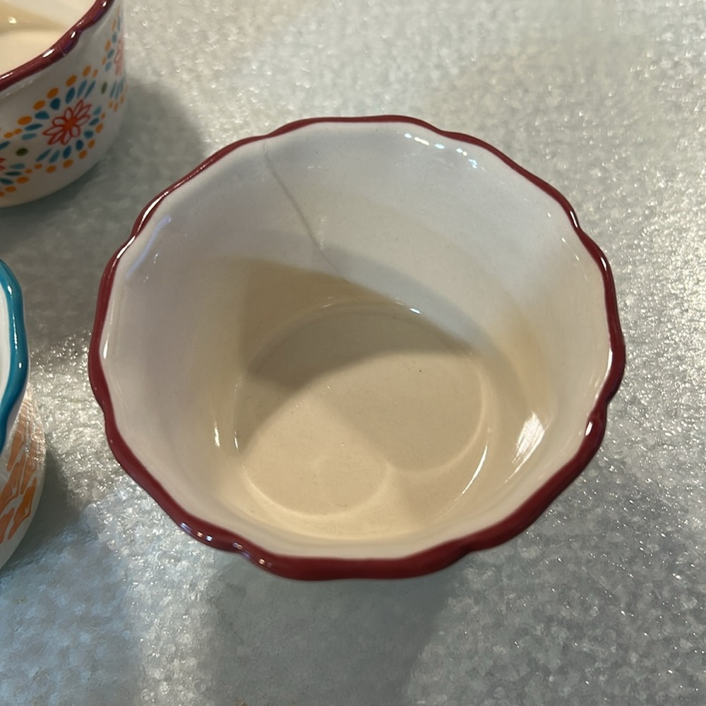 Pioneer women 5 ramekins and measuring cups 4 - Picture 7 of 9